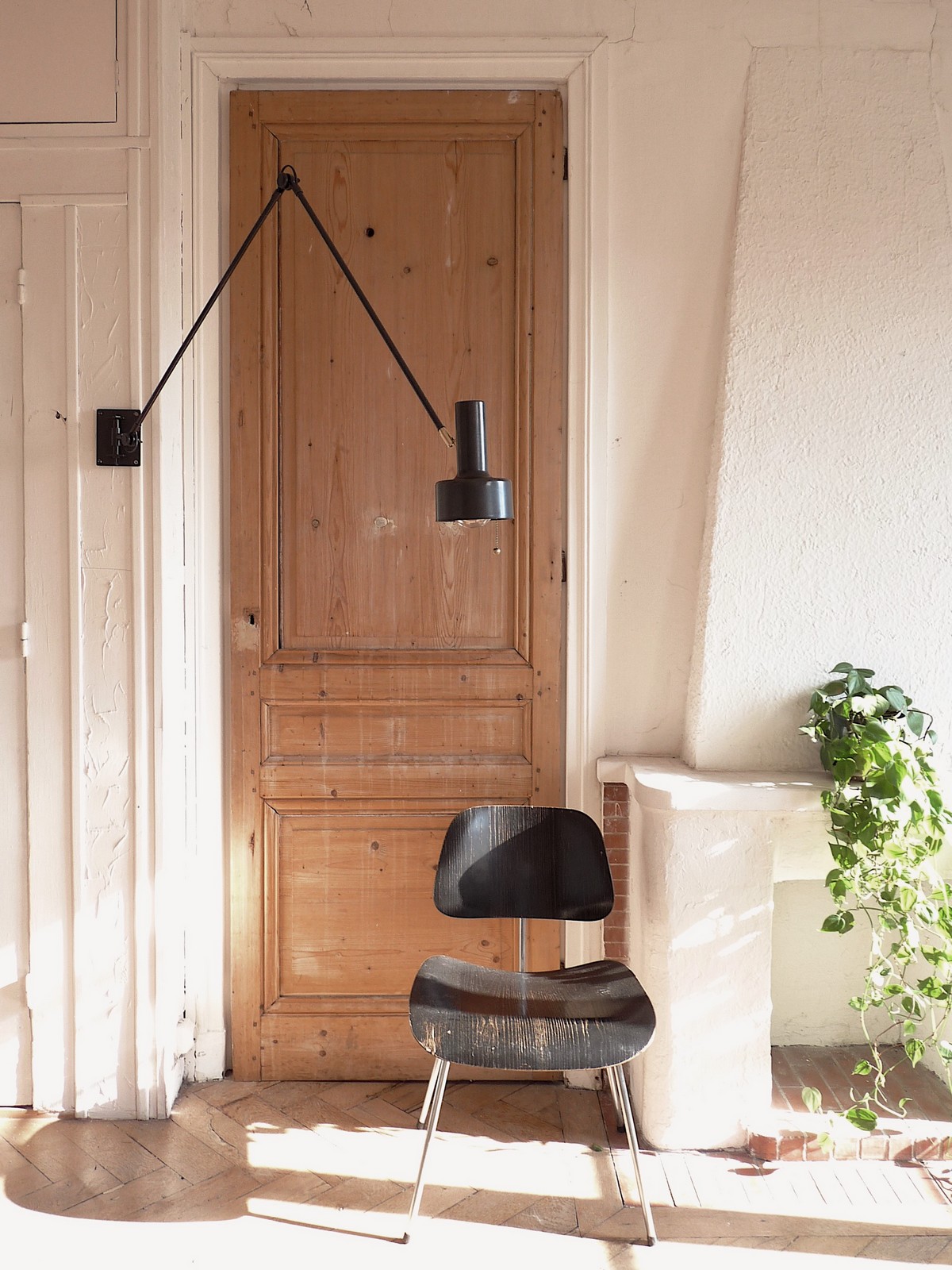 swing wall mounted industrial lamp French design